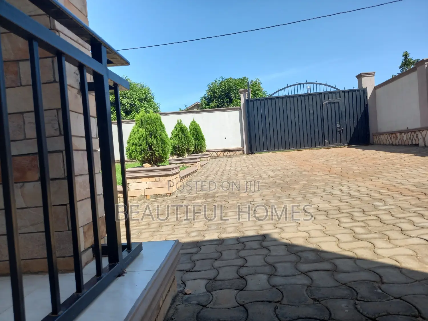 Furnished 4bdrm House in Kira for sale