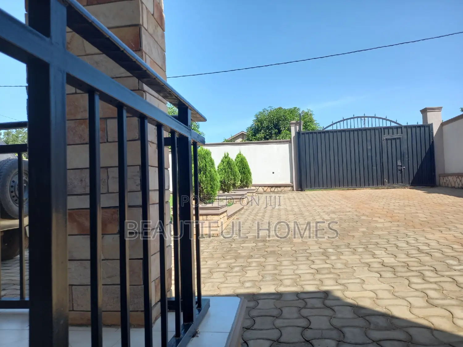 Furnished 4bdrm House in Kira for sale