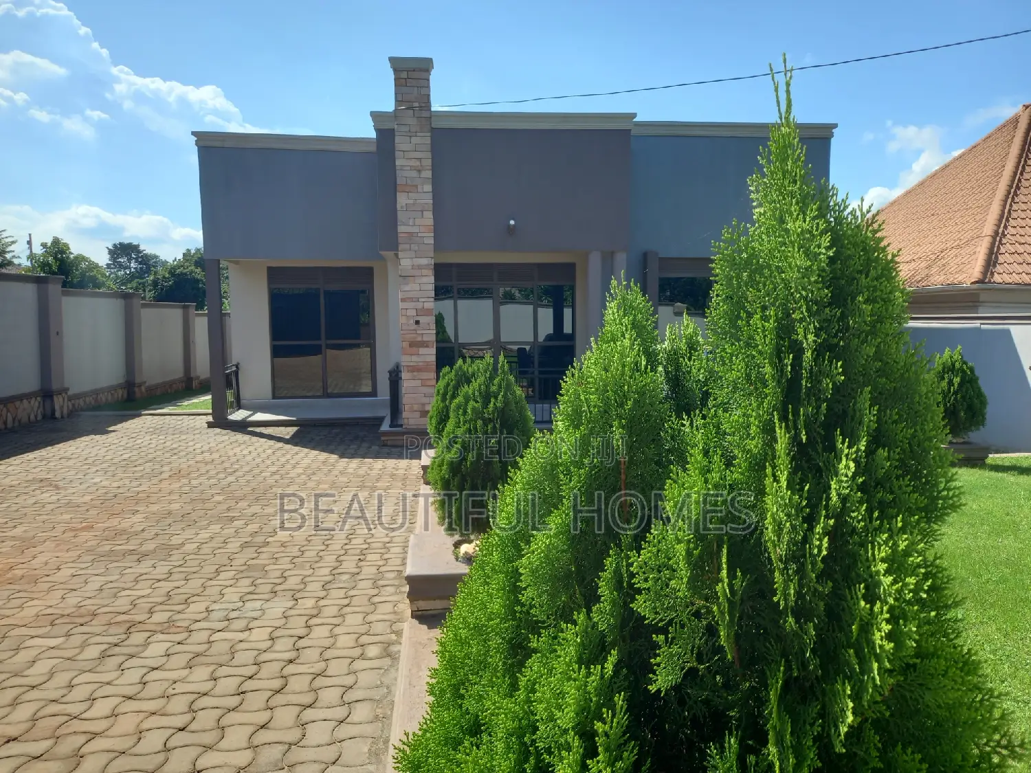 Furnished 4bdrm Bungalow in Kira for sale