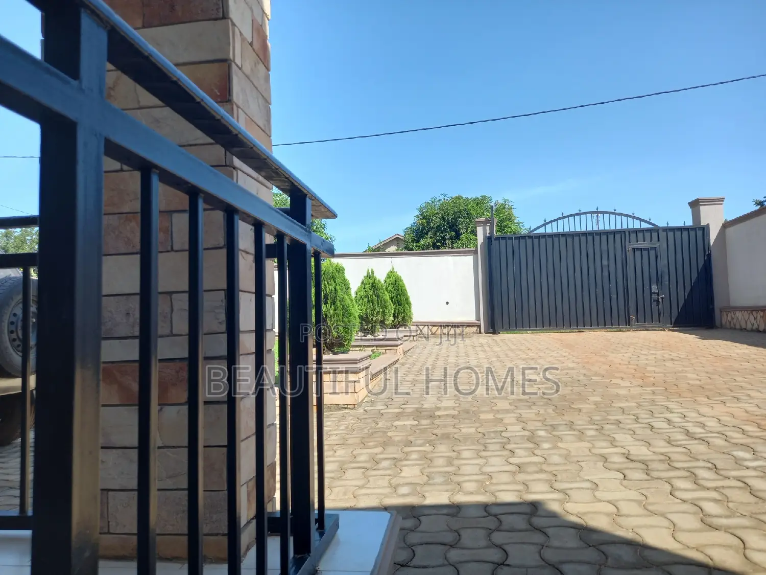 Furnished 4bdrm Bungalow in Kira for sale