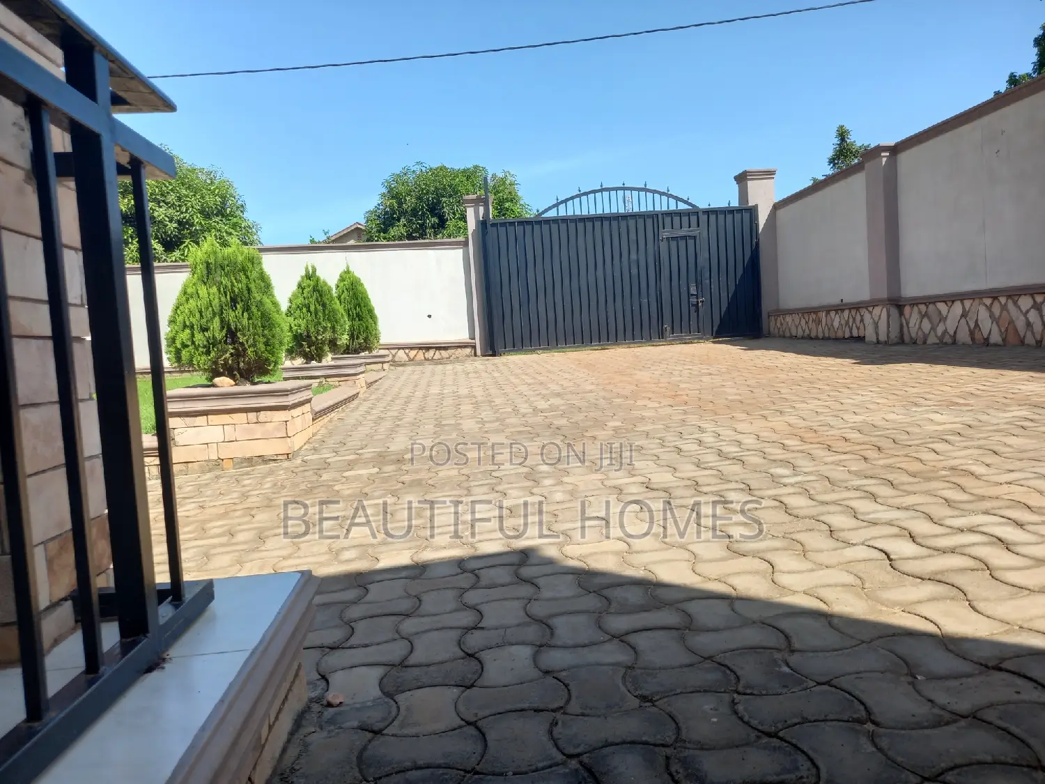 Furnished 4bdrm Bungalow in Kira for sale