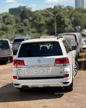 Toyota Land Cruiser 4.6 V8 ZX 2020 White