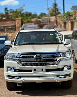 Photo - Toyota Land Cruiser 4.6 V8 ZX 2020 White