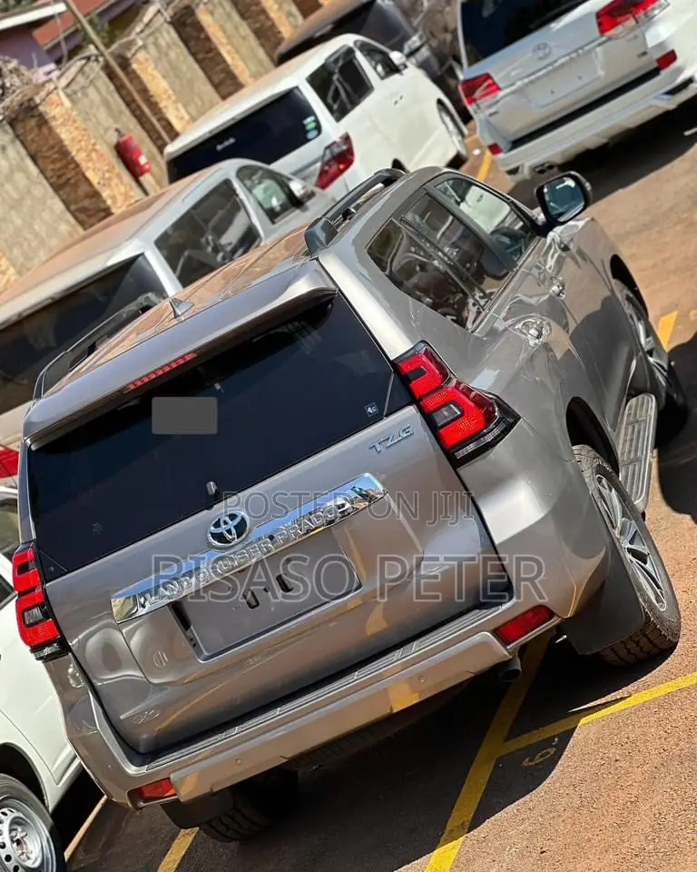 Toyota Land Cruiser Prado 2.8 2020 Gray