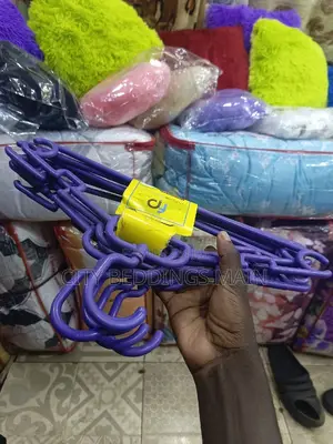 Photo - 6pcs Plastic Hangers