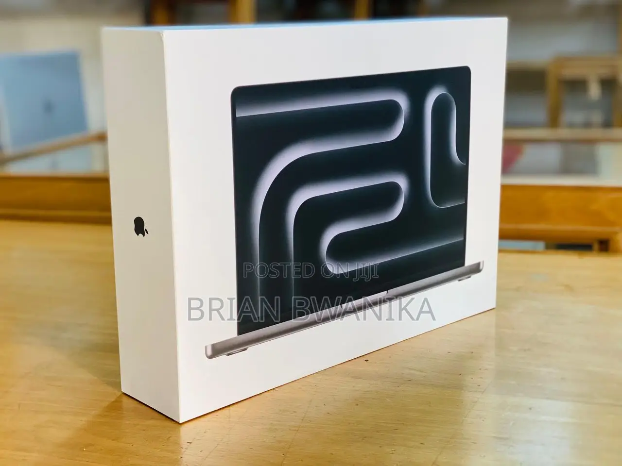 New Laptop Apple MacBook Pro 18GB Intel Core I9 SSD 512GB