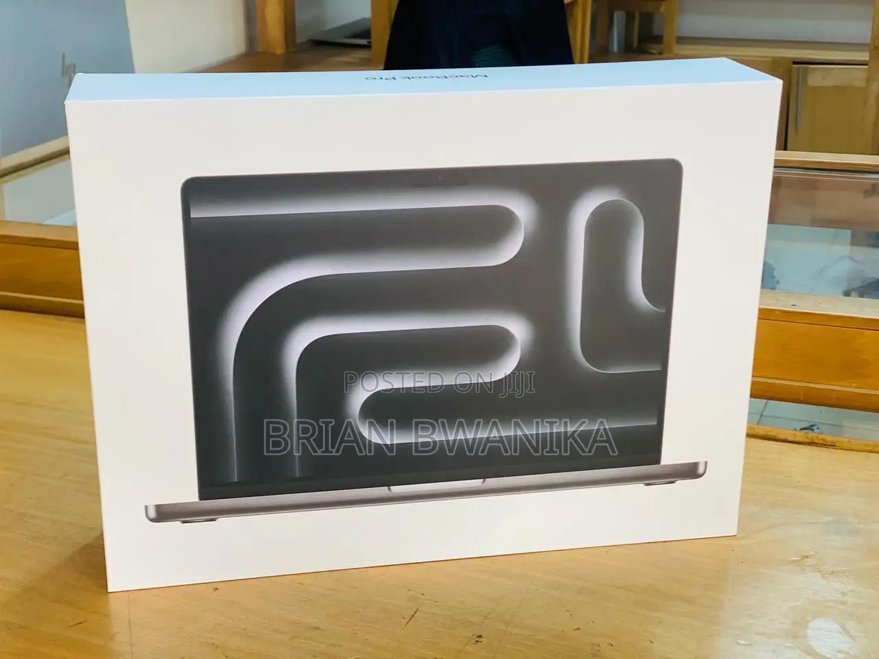 New Laptop Apple MacBook Pro 18GB Intel Core I9 SSD 512GB
