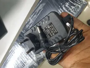 Universal AC Adapter 9V 2A