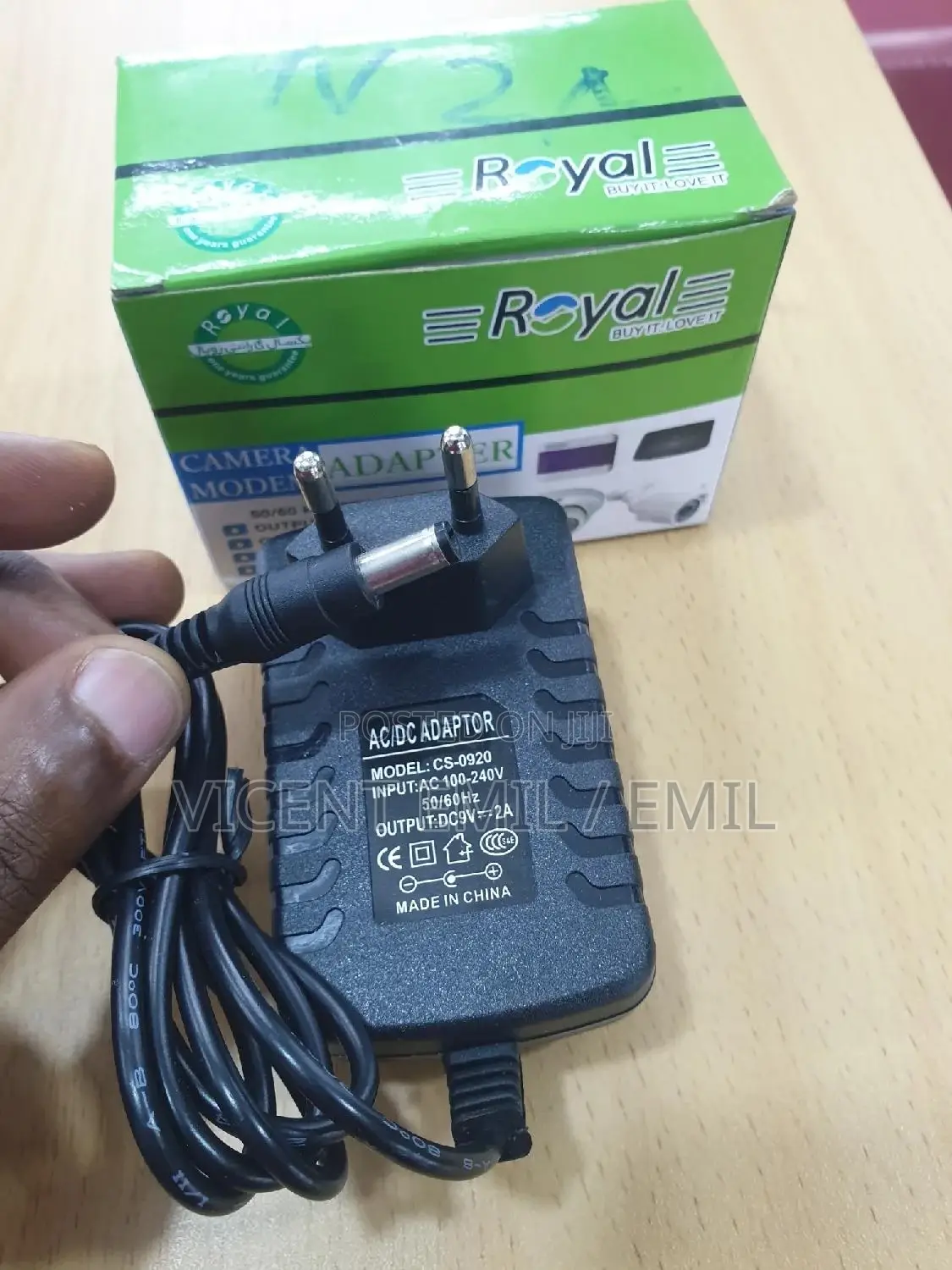 Universal AC Adapter 9V 2A