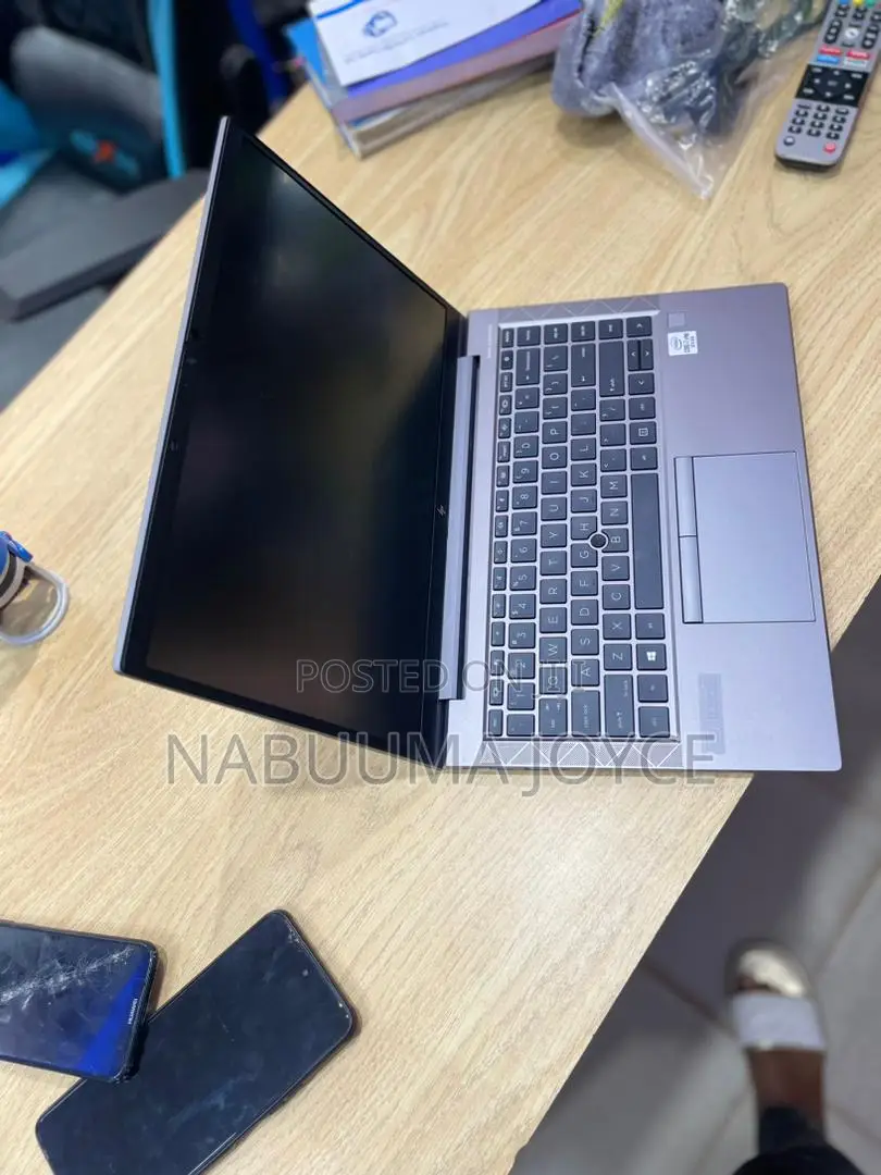 New Laptop HP ZBook Firefly G8 16GB Intel Core i7 SSD 512GB