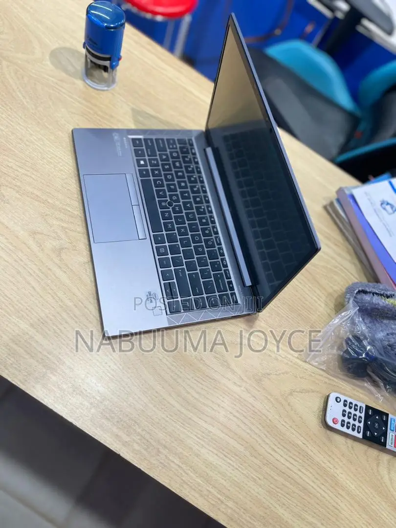 New Laptop HP ZBook Firefly G8 16GB Intel Core i7 SSD 512GB