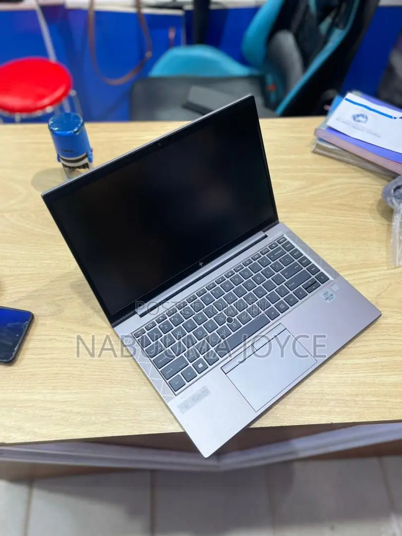 New Laptop HP ZBook Firefly G8 16GB Intel Core i7 SSD 512GB