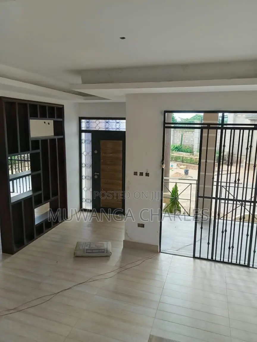 5bdrm Duplex in Fs Properties Ltd, Kira for sale
