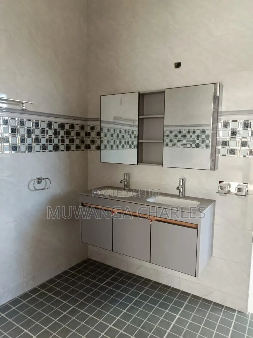 5bdrm Duplex in Fs Properties Ltd, Kira for sale