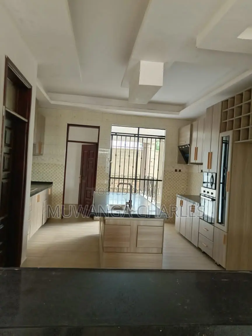 5bdrm Duplex in Fs Properties Ltd, Kira for sale