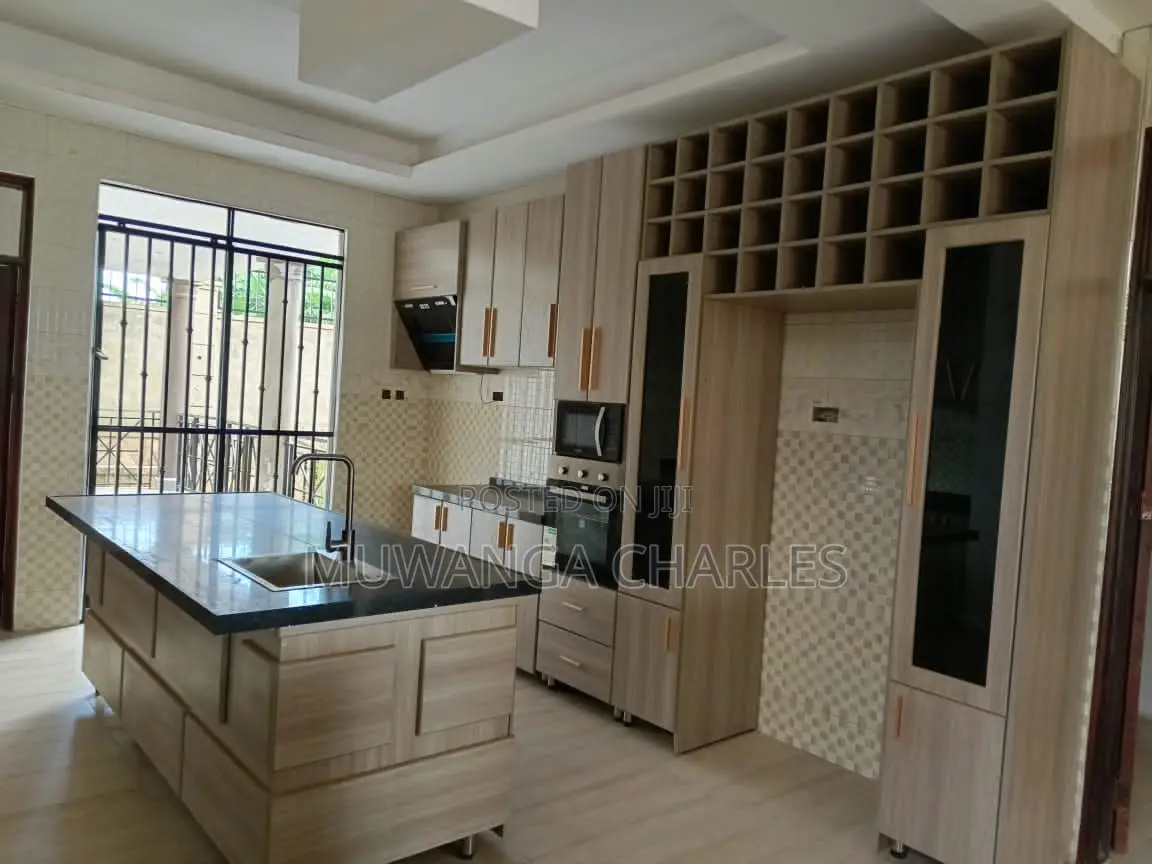 5bdrm Duplex in Fs Properties Ltd, Kira for sale
