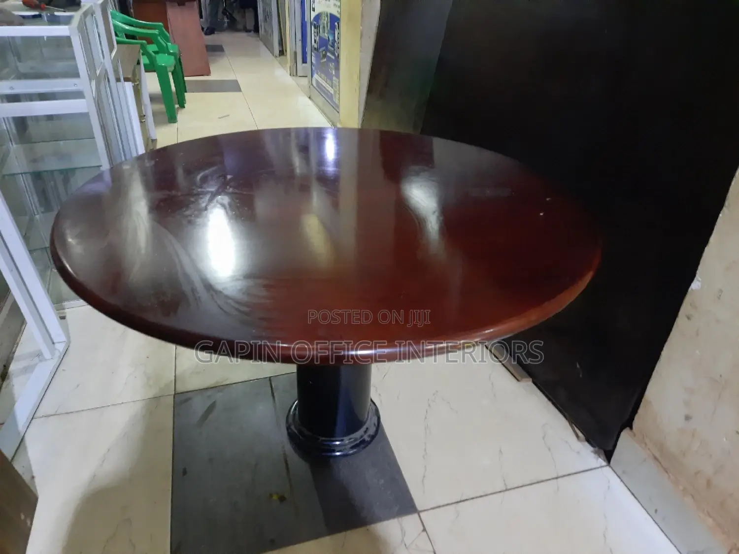 Circular Conference Table, 4 Users
