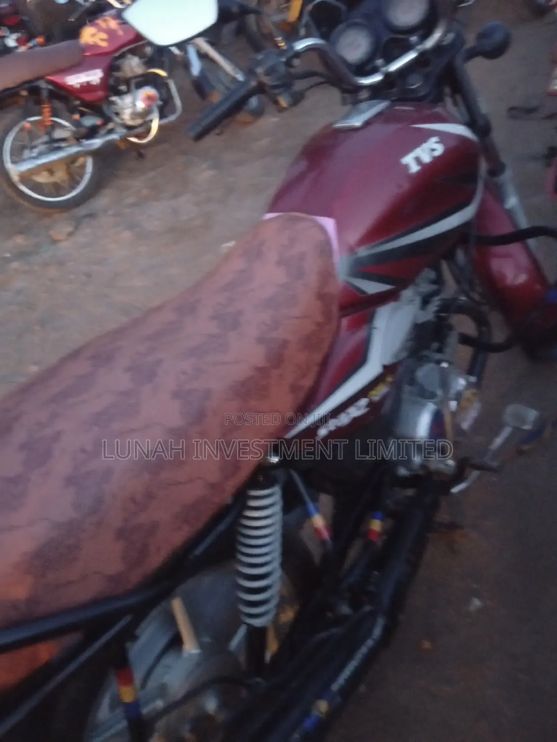 TVS HLX 125 2023 Red