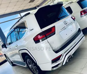 Toyota Land Cruiser J300 4.0 2022 White