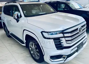 Toyota Land Cruiser J300 4.0 2022 White