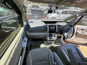 Toyota Noah 2.0 158hp AWD (8 Seater) 2011 Black