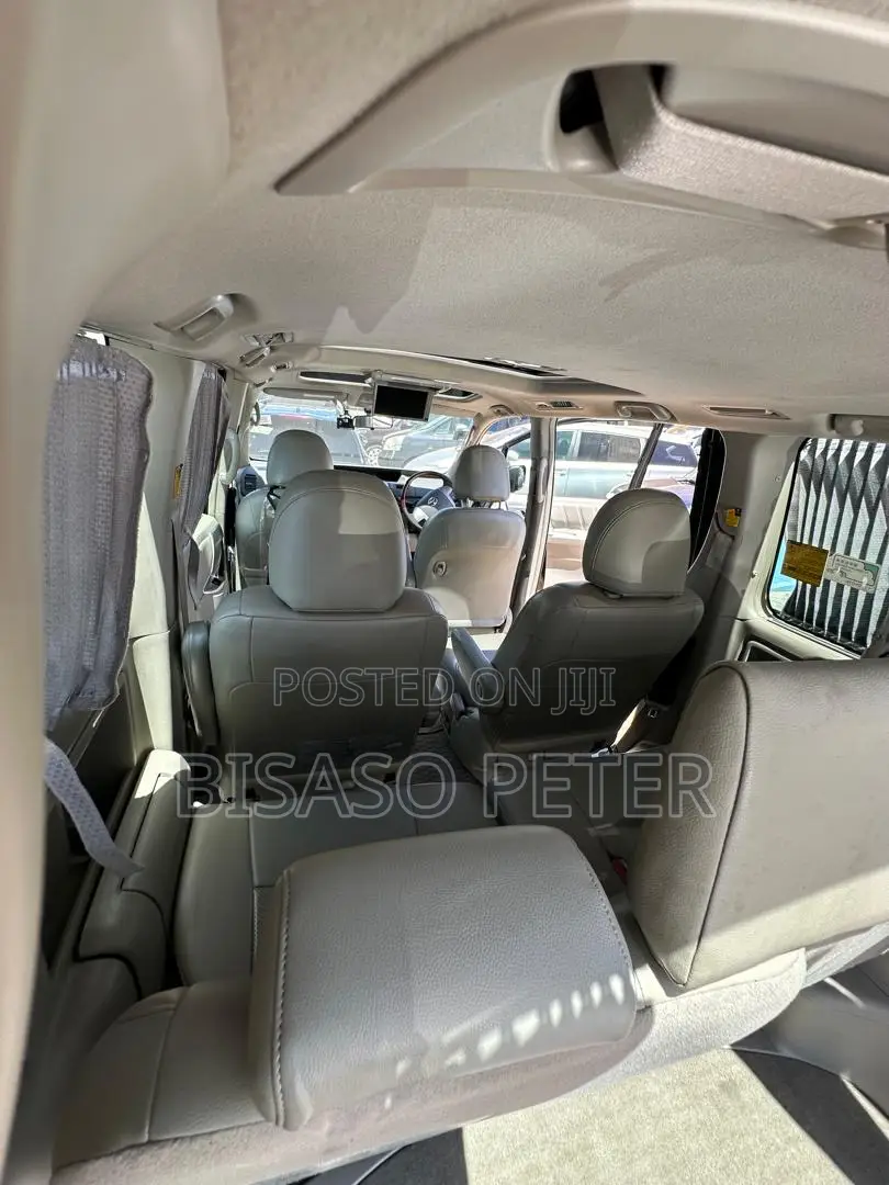 Toyota Noah 2.0 158hp AWD (8 Seater) 2011 Black