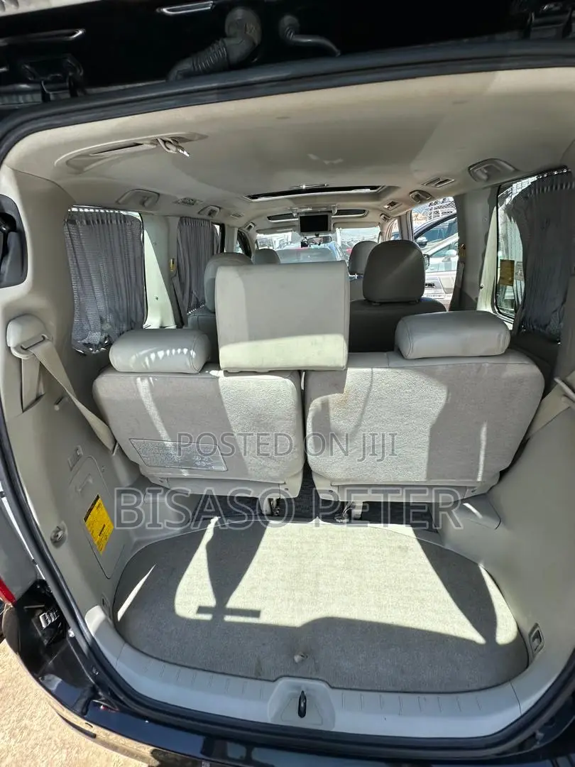 Toyota Noah 2.0 158hp AWD (8 Seater) 2011 Black