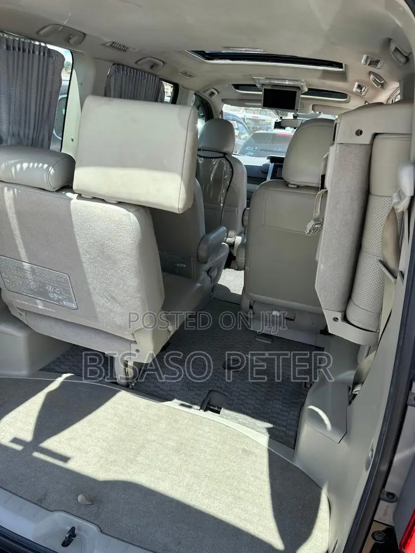 Toyota Noah 2.0 158hp AWD (8 Seater) 2011 Black