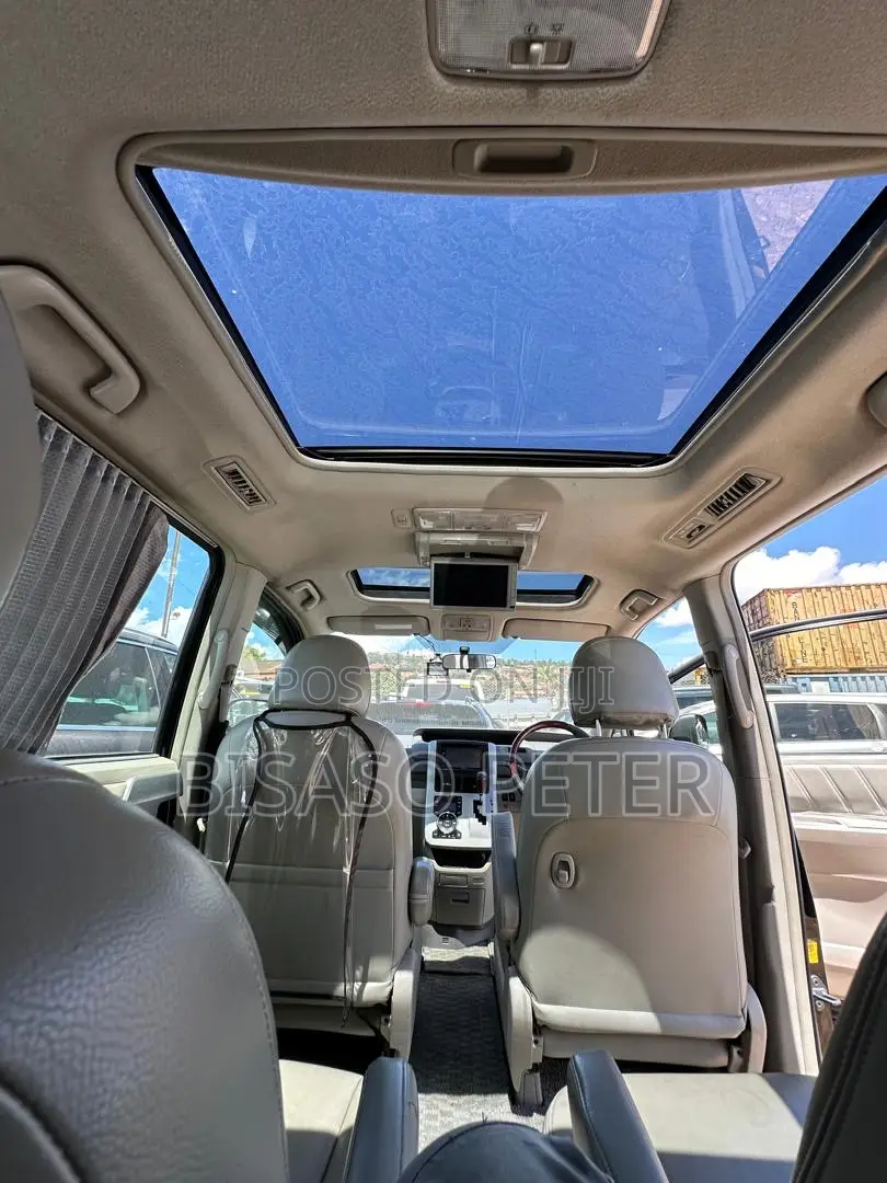 Toyota Noah 2.0 158hp AWD (8 Seater) 2011 Black