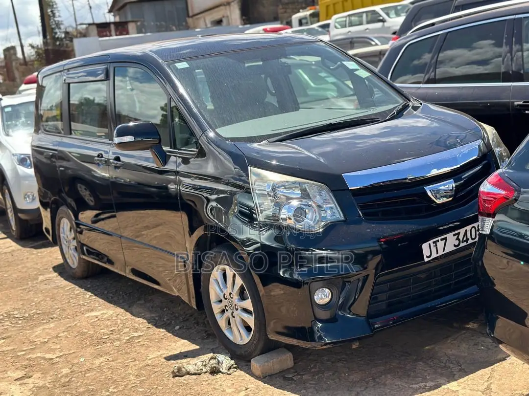 Toyota Noah 2.0 158hp AWD (8 Seater) 2011 Black