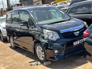 Toyota Noah 2.0 158hp AWD (8 Seater) 2011 Black