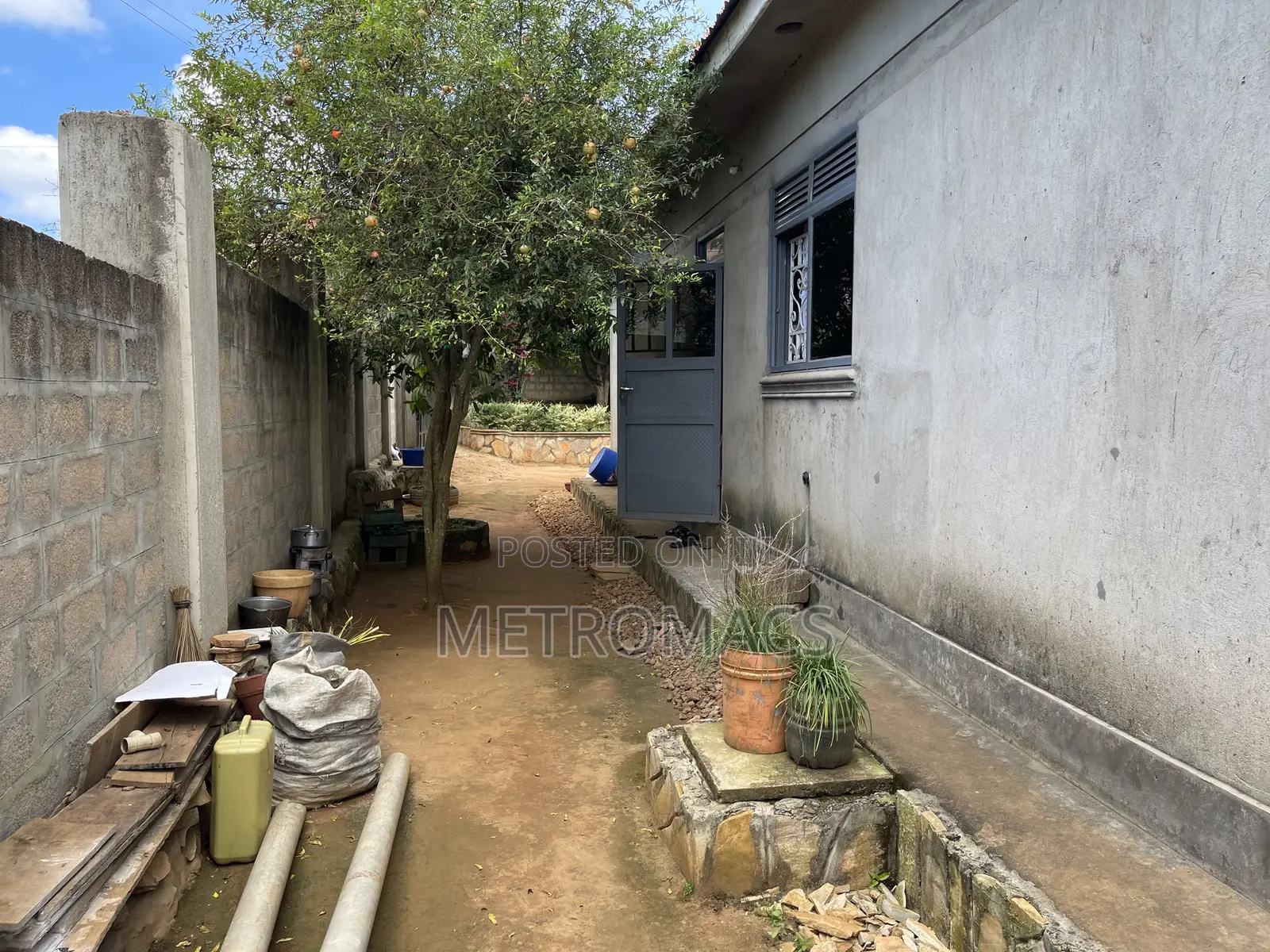 Furnished 3bdrm Bungalow in Jomayi, Division A for sale