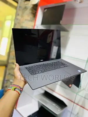 Laptop Dell Precision 15 5540 16GB Intel Core I7 SSD 256GB