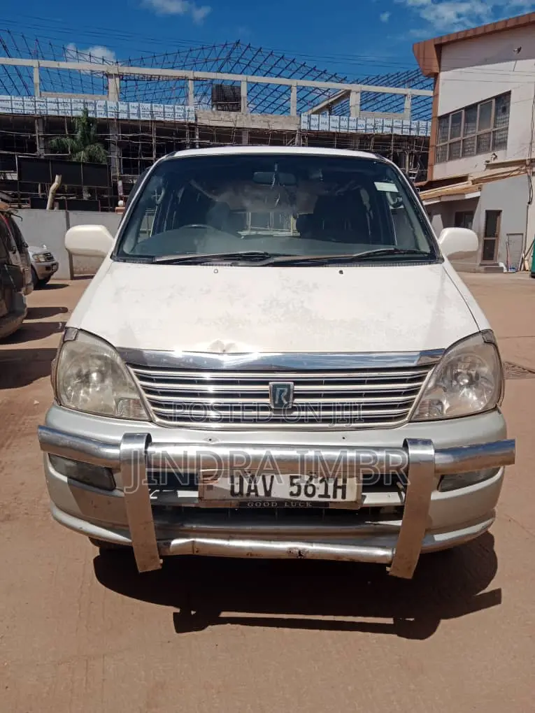 Toyota Regius 1999 White