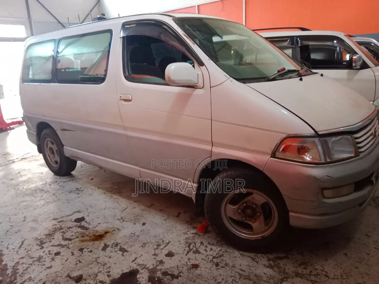 Toyota Regius 1998 White