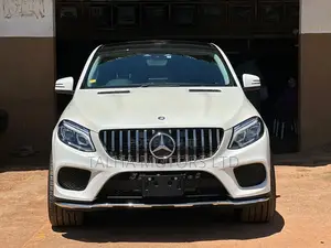 Photo - Mercedes-Benz GLE-Class GLE 350d 4MATIC 2017 White