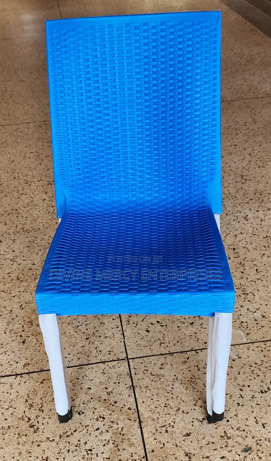 Steel Leg Amless Chair