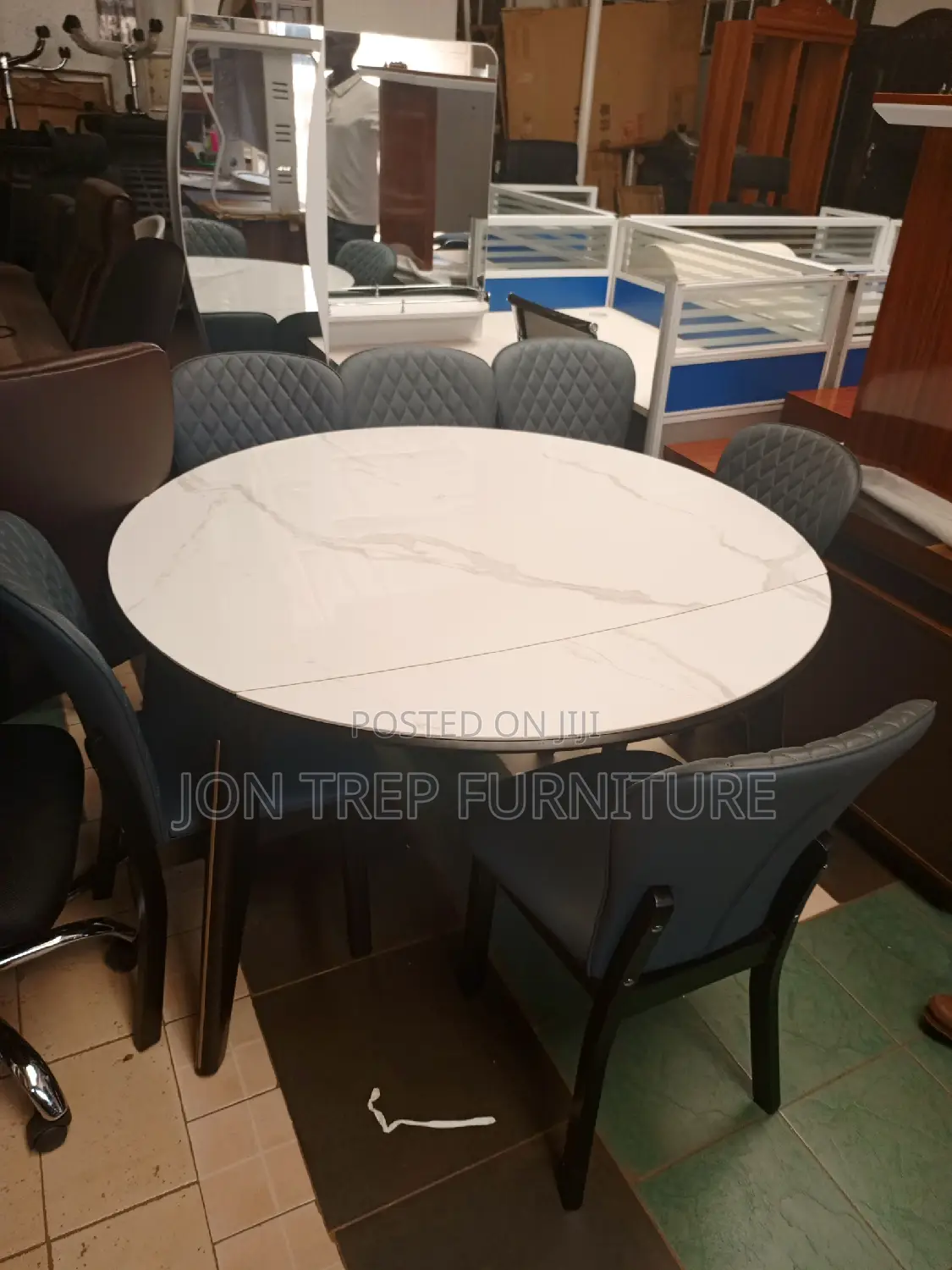 Dining Table Mable