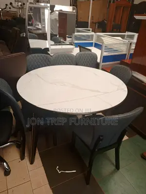 Dining Table Mable