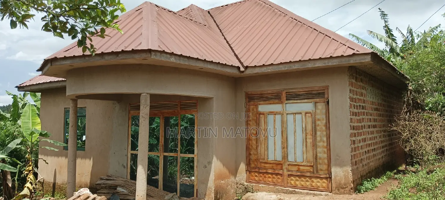 3bdrm House in Opposite Ugachick, Wakiso / Wakiso for sale