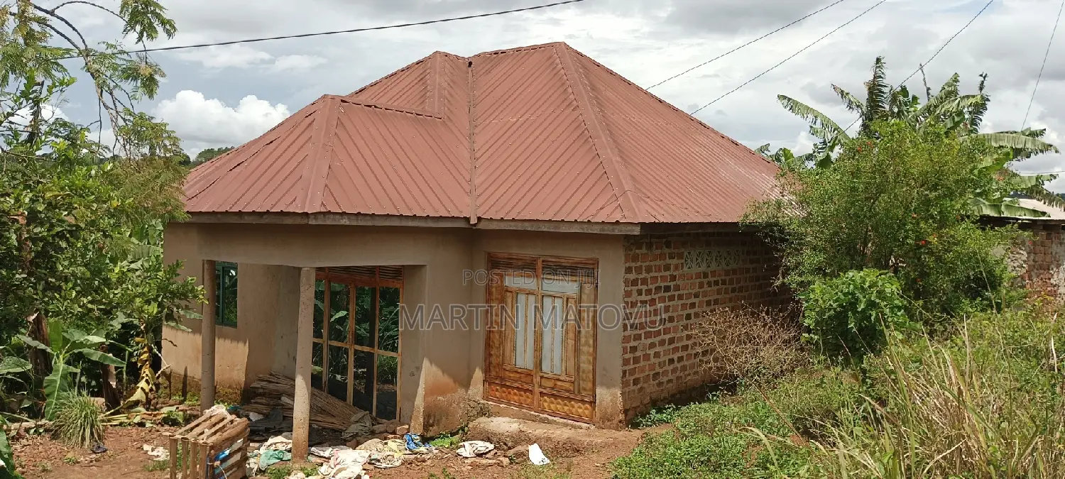 3bdrm House in Opposite Ugachick, Wakiso / Wakiso for sale