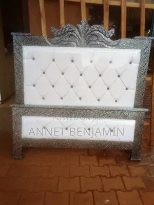 Photo - 4*6ft White Leather Bed