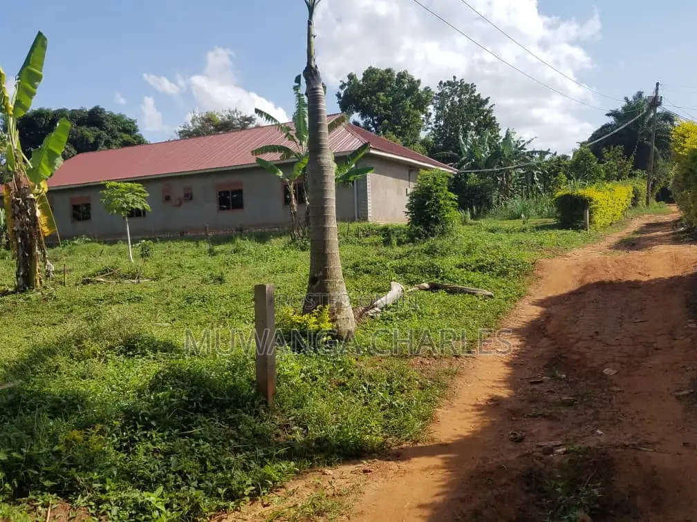 100by100ft Plot for Sale in Kira
