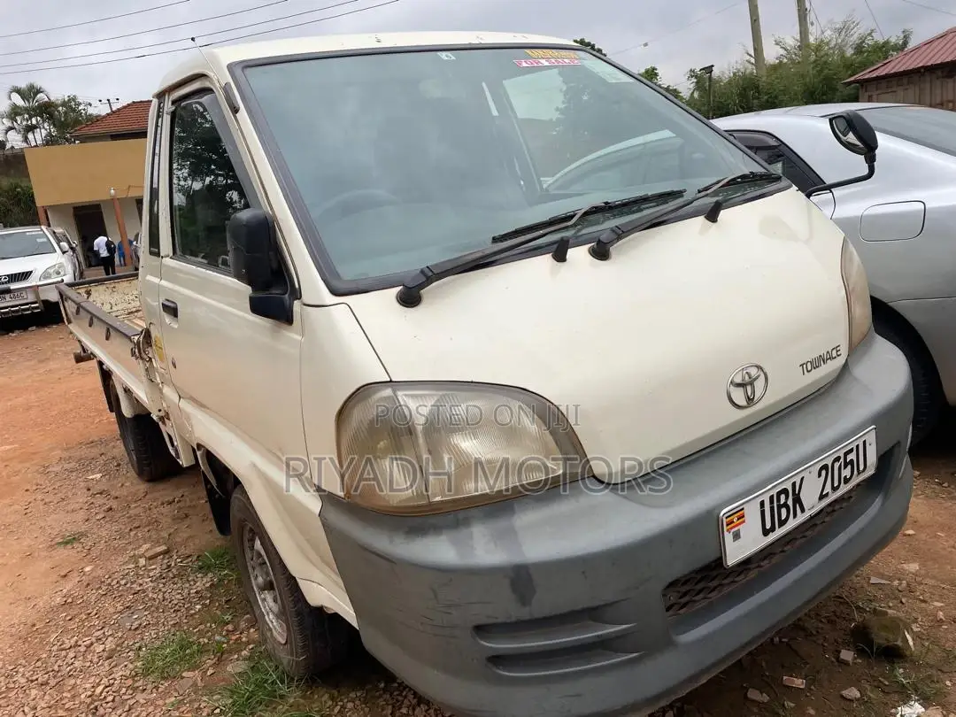 Toyota TownAce 2002 White