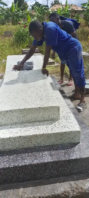 Photo - Grave Finishing the Best