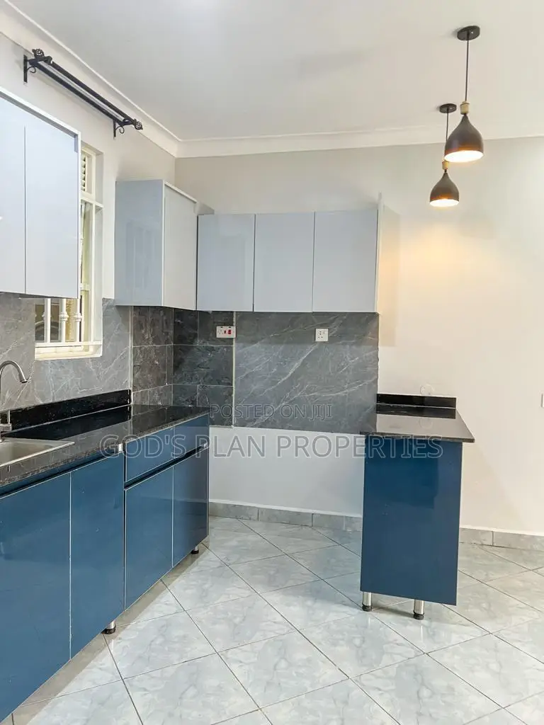 6bdrm Block of Flats in Munyonyo Heights, Central Division for sale