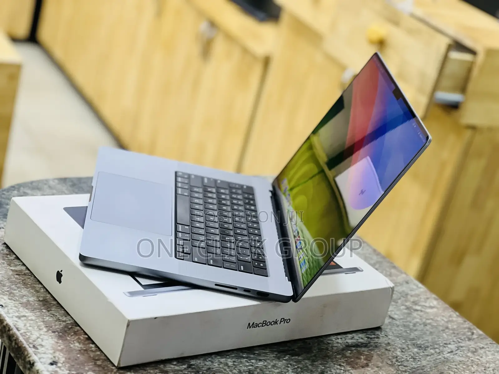 New Laptop Apple MacBook Pro 2021 M1 16GB Apple M1 Pro SSHD (Hybrid) 1T