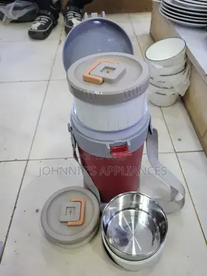 Multifunctional Food Flask Or Lunch Box With 3 Inner Tins
