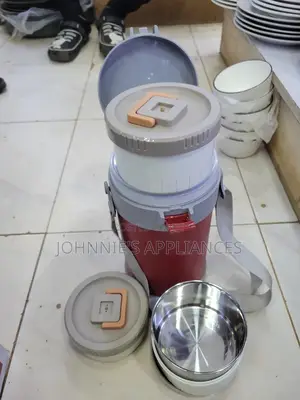 Multifunctional Food Flask Or Lunch Box With 3 Inner Tins