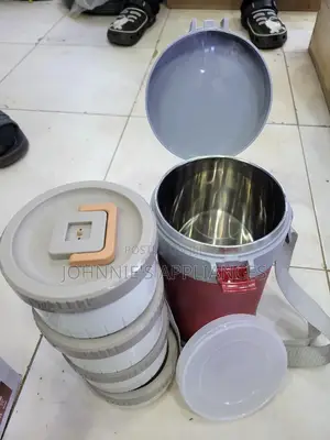 Multifunctional Lunch Box With 4 Inside Containers